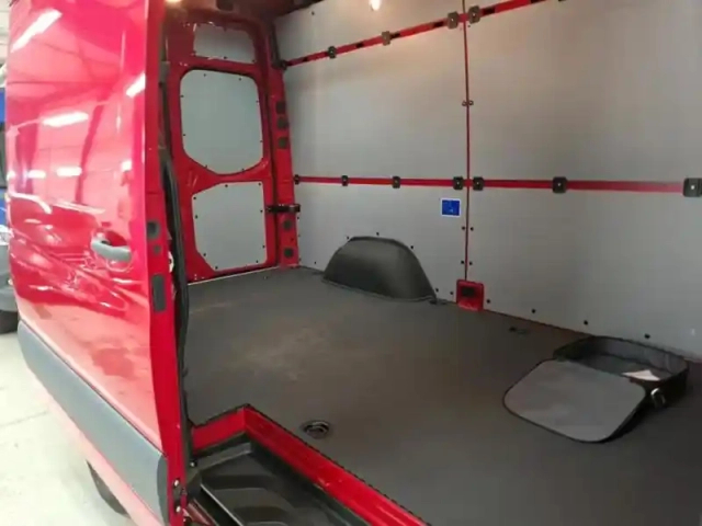 Mercedes Sprinter e 314 fourgon standard — photo 13