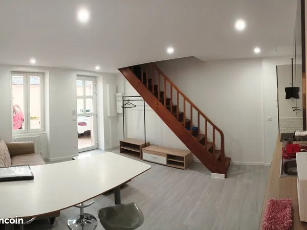 T2 meublé 42 m² rénové - Blaye - Calme, parking & fibre