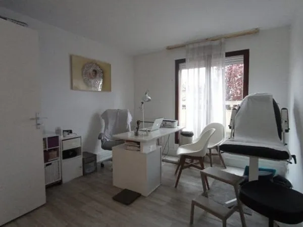 Local professionnel 3 pièces 64 m²