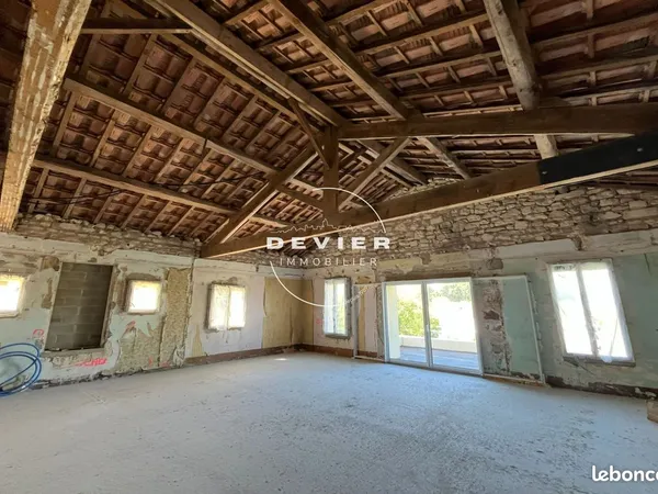 Loft 3 pièces 73 m²
