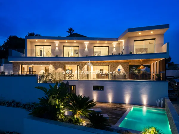 VILLA CONTEMPORAINE 8 PIECES VUE MER PANORAMIQUE AVEC DOUBLE GARAGE ET PISCINE