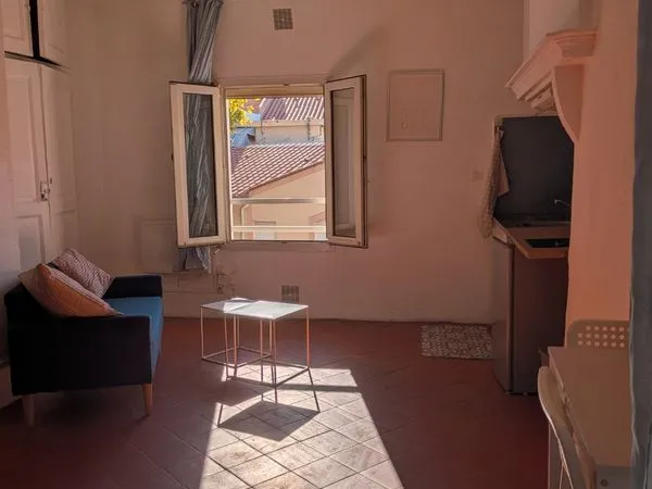 Joli studio meublé