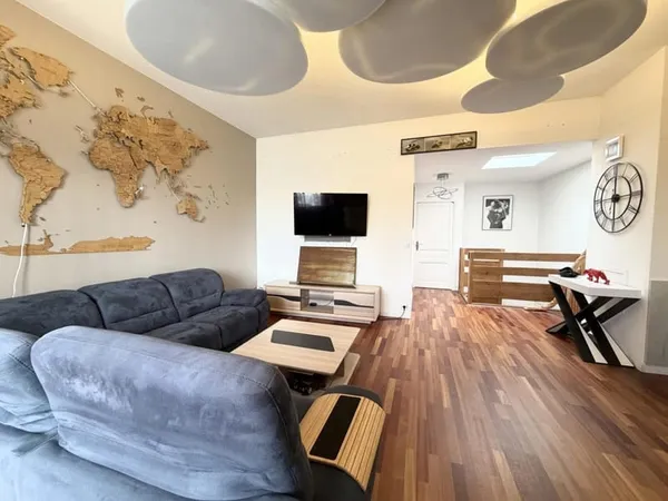 EPERNAY HYPER CENTRE : DERNIER ETAGE - APPARTEMENT EN DUPLEX