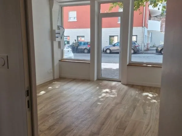 Local commercial ou professionnel entièrement rénové