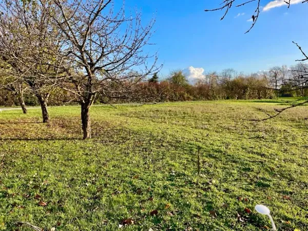Terrain 600 m²