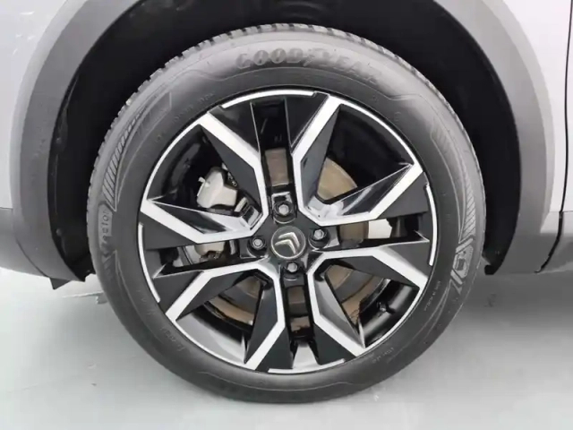 Citroën C4 e- 136 ch automatique — photo 9
