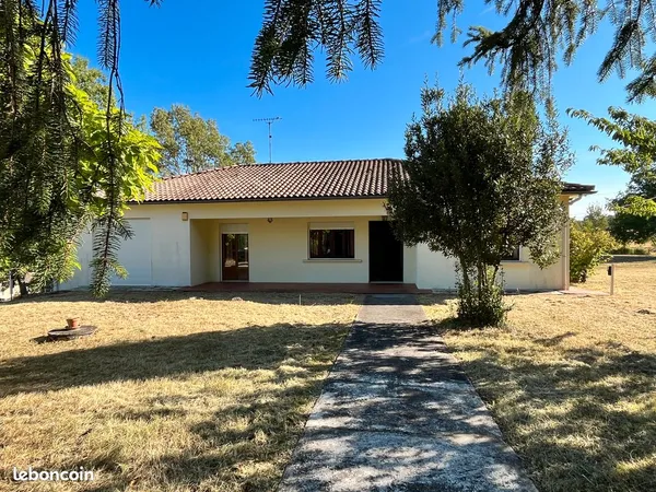 En campagne avec une jolie vue, maison avec grand terrain arboré