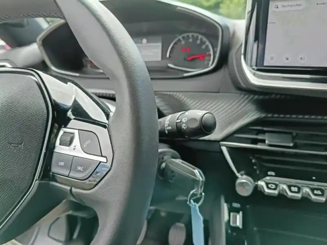 Peugeot 2008 puretech 100 s&amp;s bvm6 active — photo 18