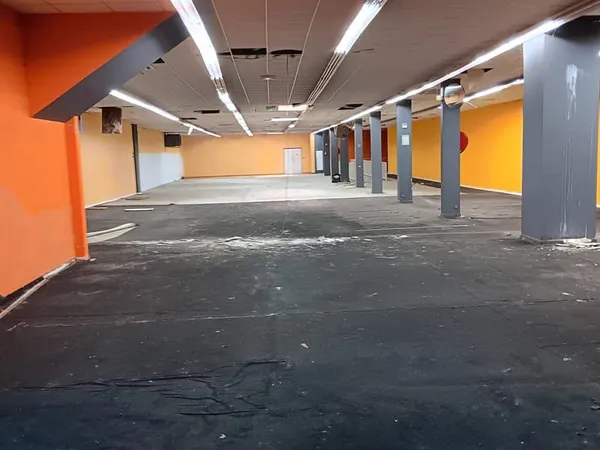 Local commercial de 956 m2 - Dax Avenue Saint Vincent de Pau