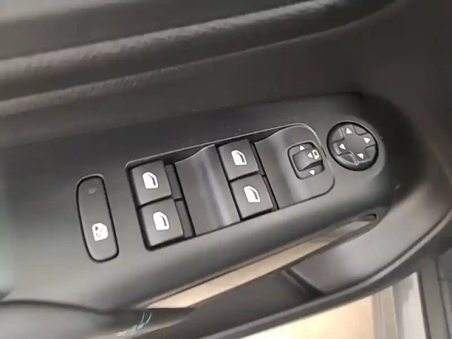Citroën C5 Aircross hybride rechargeable 225 e-eat8 — photo 27