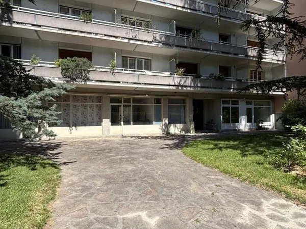 Local professionnel 113 m²