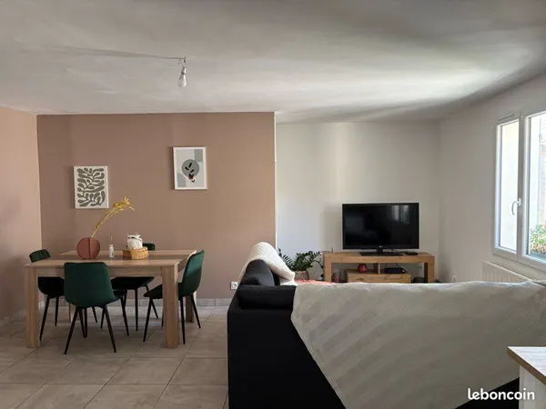 Apparement T3 meublé à louer à l'année