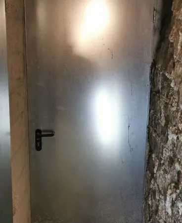 Cave de 10m2 à Colonel Fabien