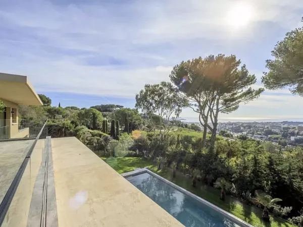 MAGNIFIQUE VILLA - VUE MER - PISCINE - SALLE DE CINEMA - HAMMAM