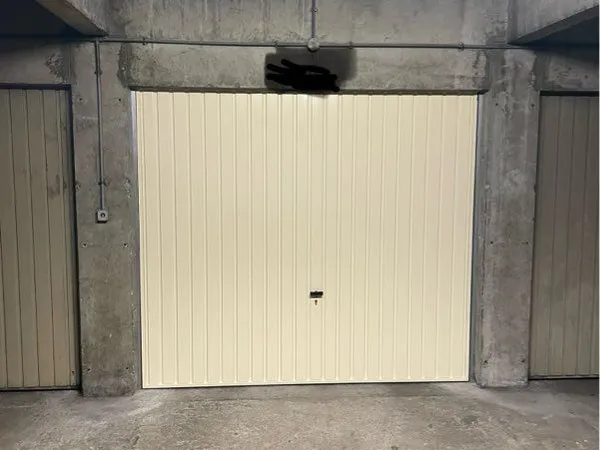 Garage box fermé 79/mois proche parc tête d'or bd Stalingrad
