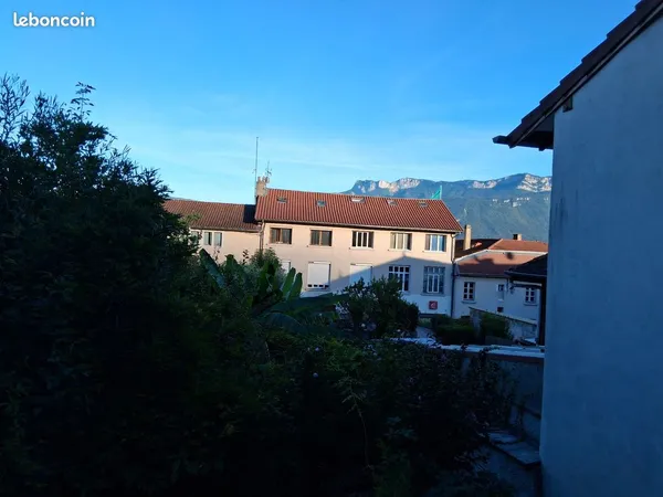 T2 meublé 37 m² avec balcon et terrasse - Centre-ville de Tullins