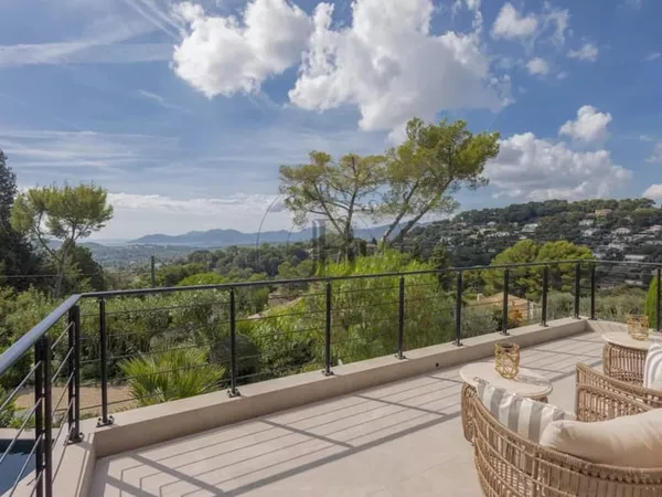 MOUGINS - VILLA AVEC VUE MER PANORAMIQUE