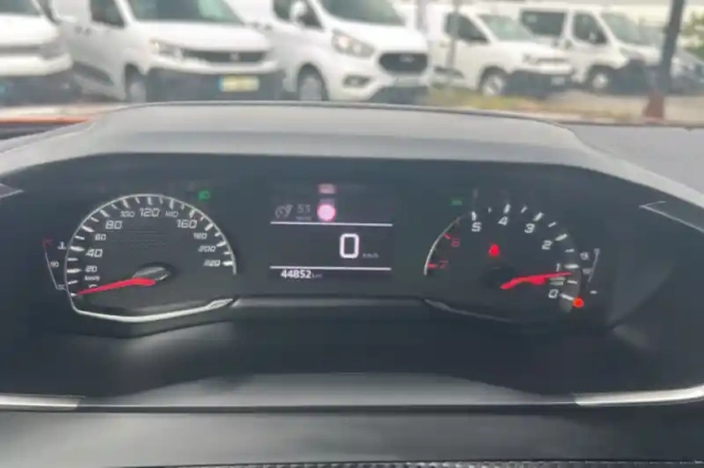 Peugeot 2008 puretech 100 s&amp;s bvm6 — photo 16