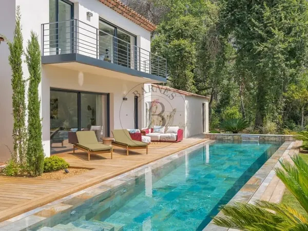 MOUGINS - DOMAINE FERME - VILLA CONTEMPORAINE RÉNOVÉE