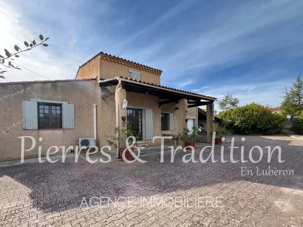 St Saturnin les Apt, maison de 120m2 avec jardin et piscine