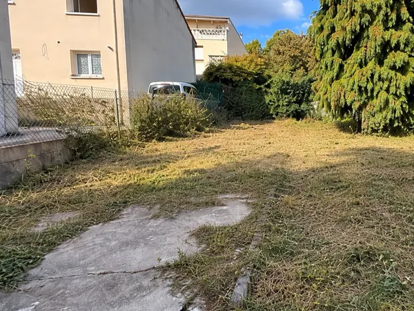 ** PETITE MAISON DE 2P AVEC JARIND A FORT POTENTIEL **