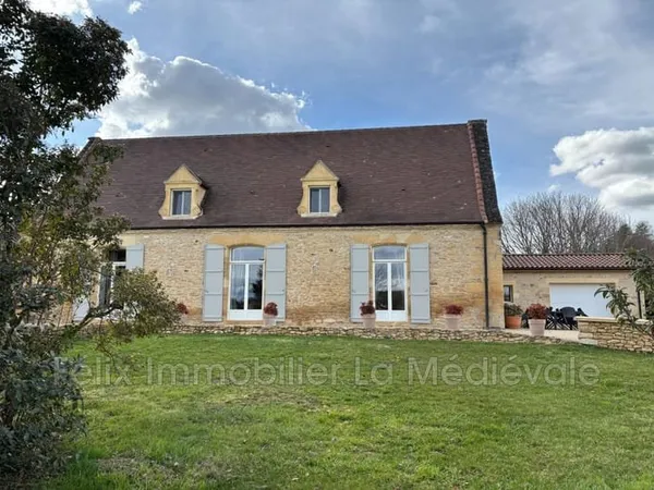 Maison 5 pièces 218 m²