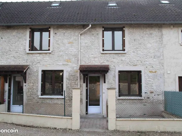 MAISON 79 m2 dans ancien corps de ferme à LIMETZ VILLEZ