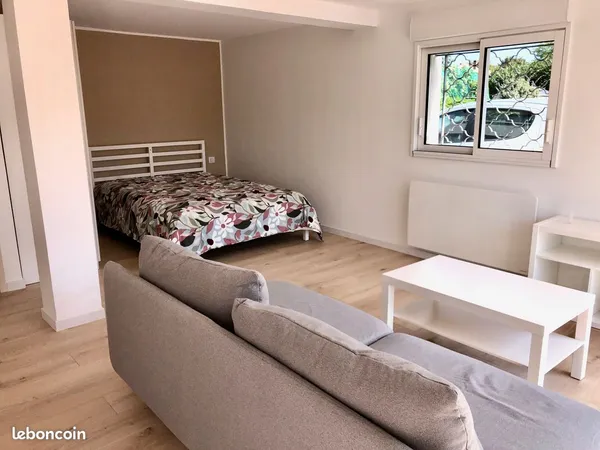 Studio rénové de 39 m2 à Mérignac proche Mairie - 728 euros
