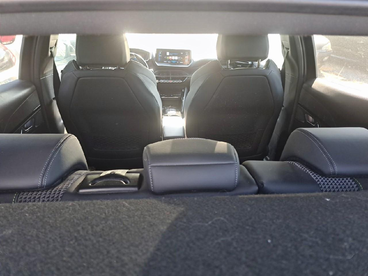 Peugeot 2008 puretech 130 s&s eat8 gt — photo 6