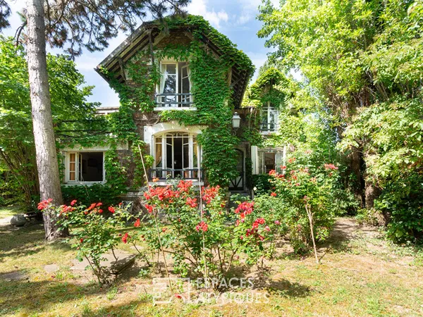 Maison de famille avec dépendance et ponton privé à Joinville le Pont