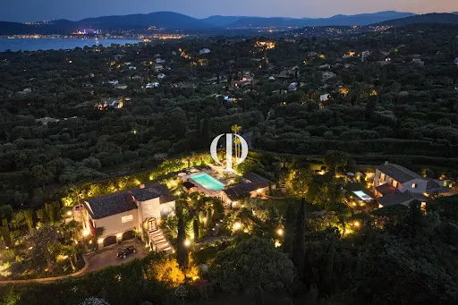 Villa 13 pièces 402 m²