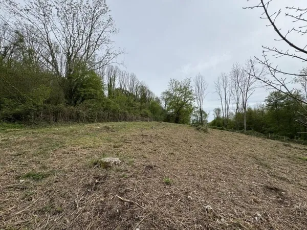 Vends terrain à bâtir