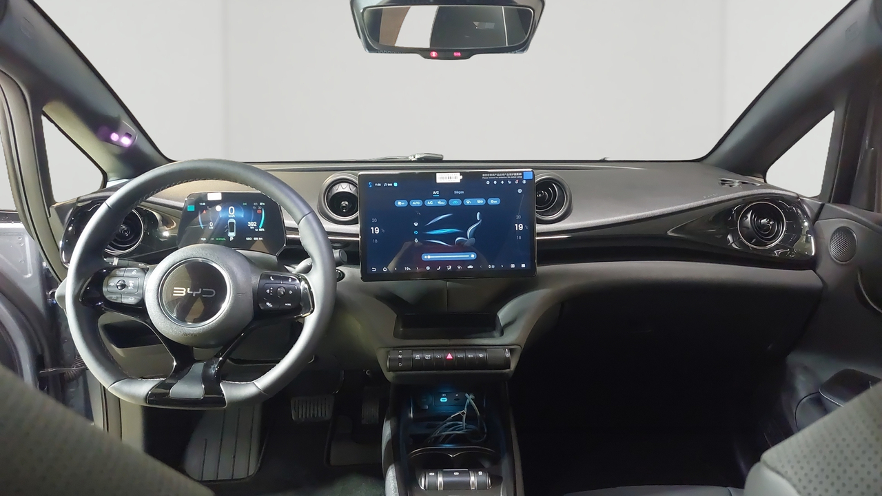 BYD Dolphin 60,4 kWh 204 ch — photo 9