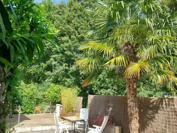 Maison de charme des années 50 rénovée avec jardin paysager à REUGNY
