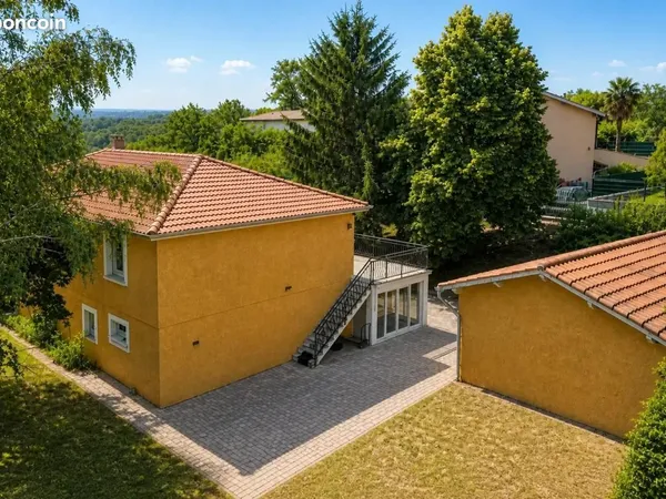 Propriété 8 pièces 196 m²