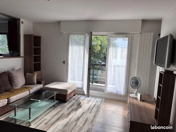 Appartement de Standing meublé 47 m2 avec parking -Suresnes-Proche Tram/La Défense