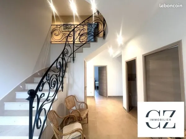 Villa 9 pièces 220 m²