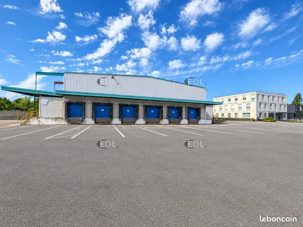 Local industriel 3 369 m²