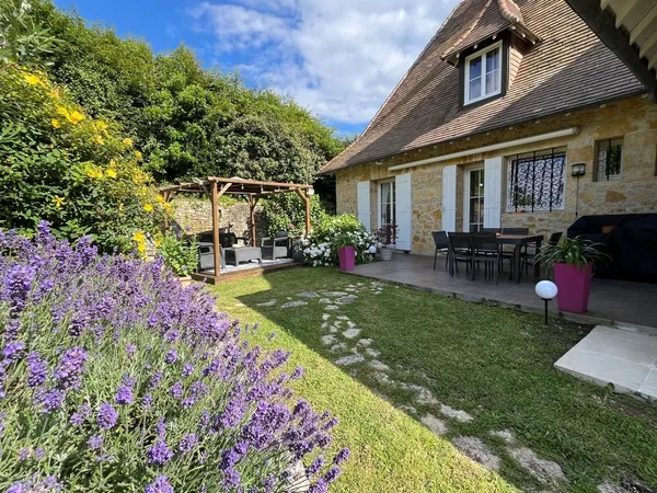 Maison d'architecte périgourdine avec piscine