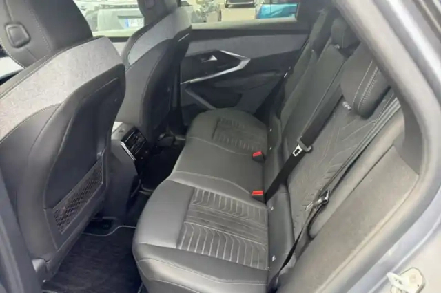 Peugeot 3008 electrique 325 ch 4x4 73 kwh — photo 11