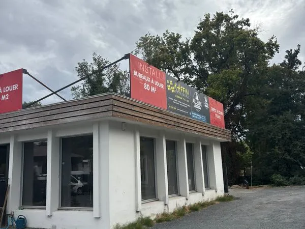 Bureau à louer dans local professionnel