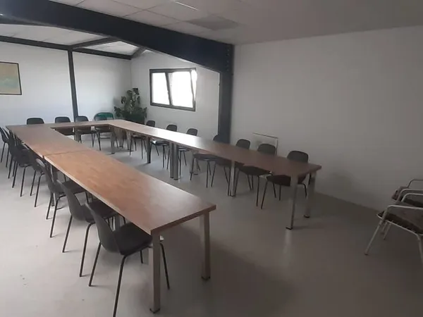 Plateau bureau 100m² + Salle réunion + Studio