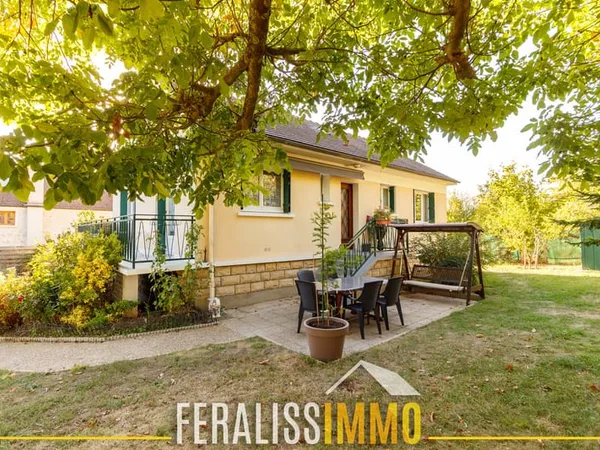 Maison familiale au calme, coeur de Neuville !