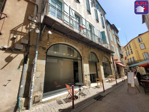 Local commercial 2 pièces 181 m²