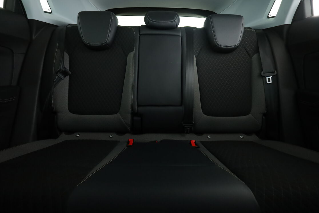Opel Grandland X 1.6 Hybrid Elite Auto — photo 14