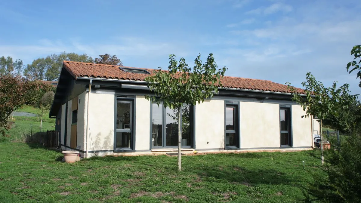 Photo 1