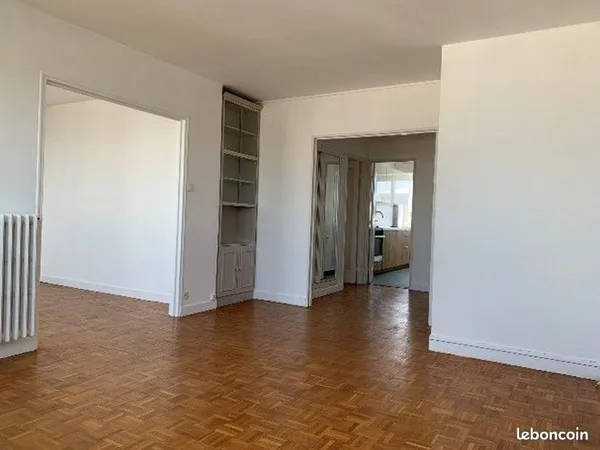 T3 Rennes Centre 76 m² traversant, dernier étage avec ascenseur, balcon + loggia, garage + cave, Col