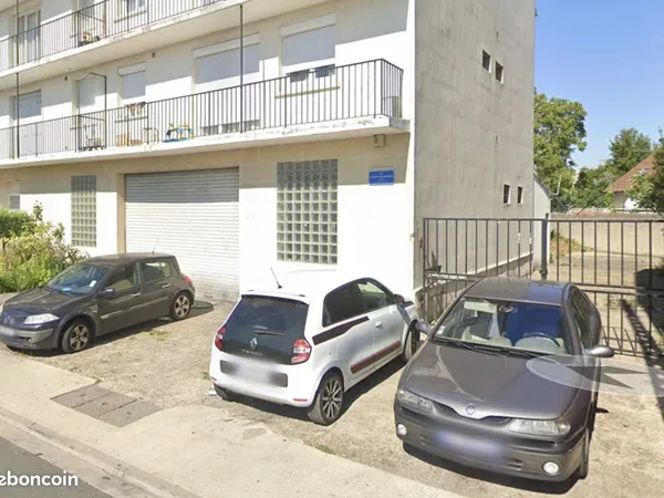 Local 300 m² Drancy