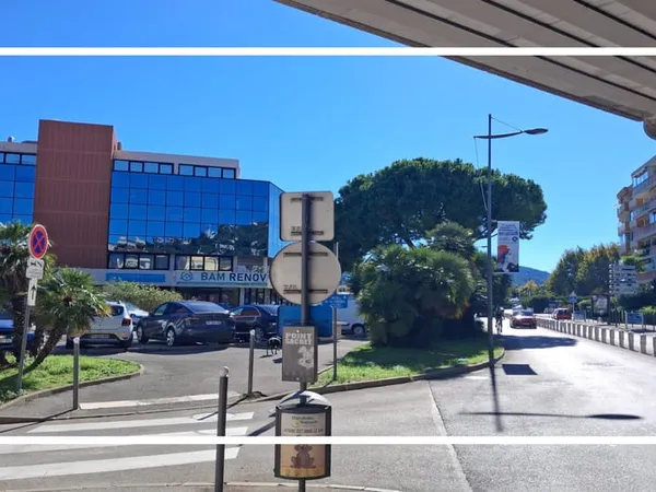 DOUBLE GARAGE 30 M² : CENTRE VILLE