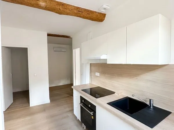 T2 + BUREAU-DRESSING MEUBLÉ RÉNOVÉ DE 35 m² - CLIMATISATION RÉVERSIBLE - CENTRE HISTORIQUE D'AUBAGNE